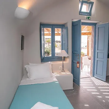 Arck 3* Foinikia (Santorini)