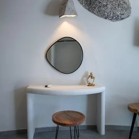 Arck Hotel Foinikia (Santorini)