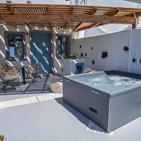 Arck Hotel Foinikia (Santorini)